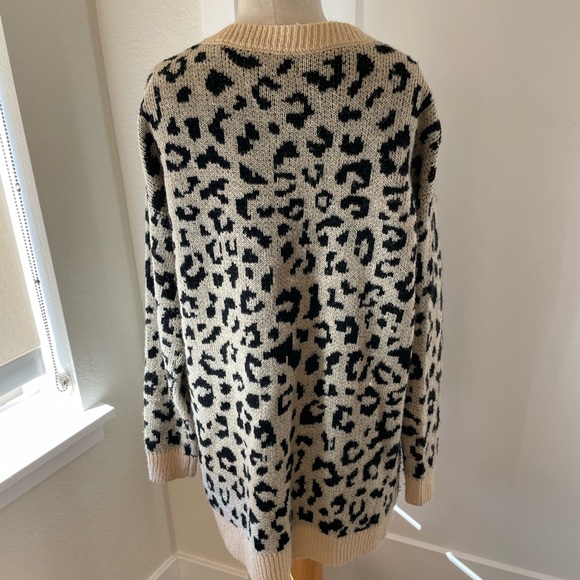 Coco & Main Leopard Button Up Cardigan - Picture 2 of 3